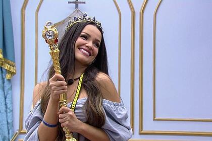 Juliette durante uma edição do BBB 21, no quarto do líder comemorando a sua líder