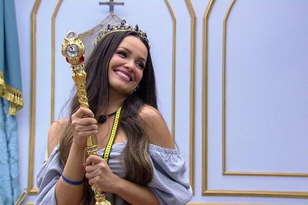 Juliette durante uma edição do BBB 21, no quarto do líder comemorando a sua líder