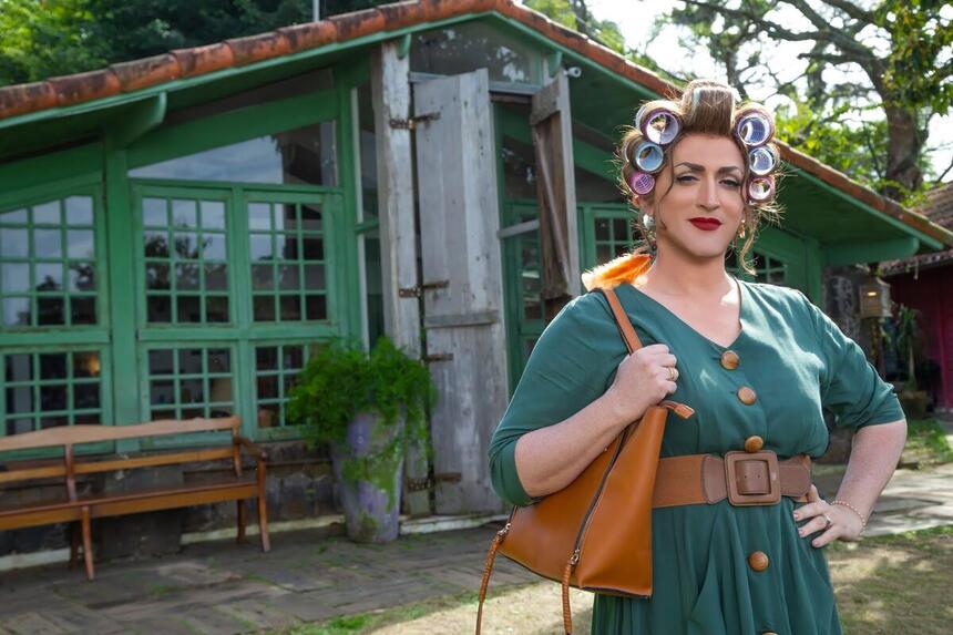 Paulo Gustavo vestido de Dona Hermínia para o filme Minha Mãe é Uma Peça 3