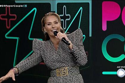 Adriane Galisteu durante o Power Couple Brasil de 09 de junho