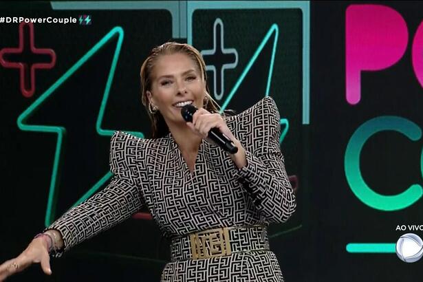 Adriane Galisteu durante o Power Couple Brasil de 09 de junho