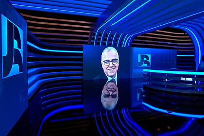 Rosto de Domingos Fraga é estampado no telão do JR em homenagem ao diretor