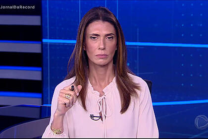 Janine Borba apresentando o Jornal da Record desta quinta-feira, 10 de junho.