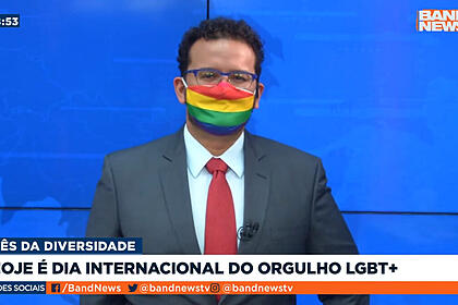 Juliano Dip faz ato simbólico na BandNews TV em homenagem ao Orgulho LGBTQIA+