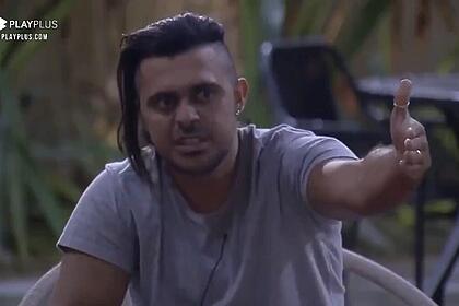Rod Bala em conversa com Jonathan, Carolina e Yugnir, relembrou o 'gemidão' de JP e Li Martins no Power Couple Brasil 5. "Era uma zoada".