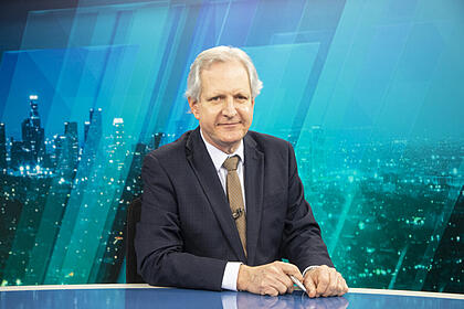 Augusto Nunes no bancada do Jornal da Record News