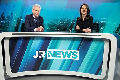 Augusto Nunes e Camila Busnello na bancada do novo jornal da Record News