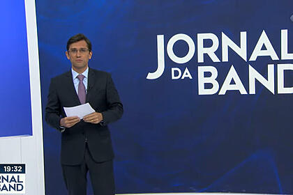 Rodolfo schneider durante apresentação no jornal da band