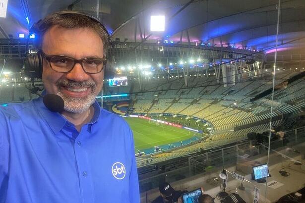 Mauro Beting durante uma transmissão do SBT no estádio do Maracanã