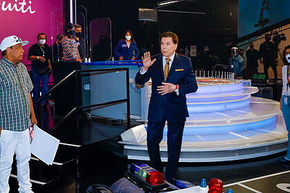 Silvio Santos retorna aos estúdios do SBT