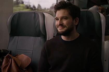 Kit Harington em cena da série ‘Modern Love‘ | Imagem: Reprodução/Amazon Prime Video
