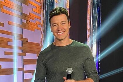 Rodrigo faro nos estúdios da Record TV