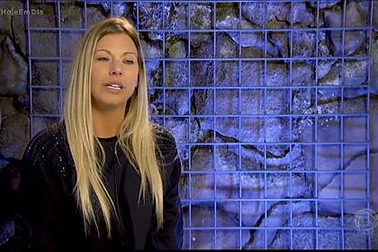 Antonela foi eliminada do ilha record e seguiu para a caverna do exílio. A loira deixou uma mensagem para o hoje em dia e falou sobre sua aliança com pyong. "me ajudou muito".