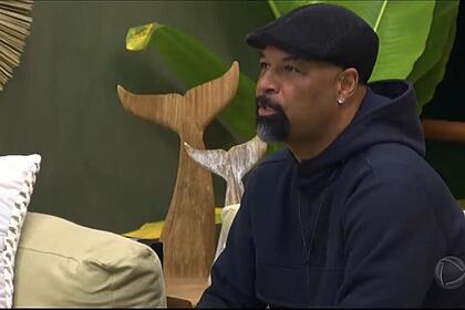 Dinei deixou antonela e nadja surpresas durante o episódio desta quarta-feira (25) no ilha record. Após a votação o ex-jogador disse que quem dita as regras do jogo são os participantes da caverna do exílio.