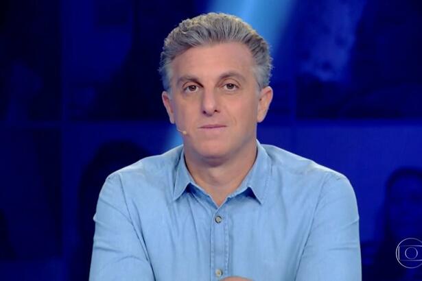 Luciano Huck durante o game Quem Quer Ser um Milionário? - episódio de 31 de julho