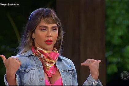 Nadja durante a votação nesta quarta-feira (25) no Ilha Record mirou em Any. A loira não poupou criticas a ex-MTV. "Sonsa e falsa"
