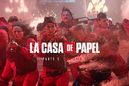 Assaltantes da resistência atiram em cena da última e quinta temporada de série La Casa de Papel