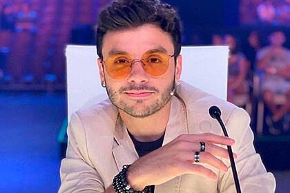 Agustín Casanova no cenário do Got Talent. Ele será técnico do The Voice Uruguai