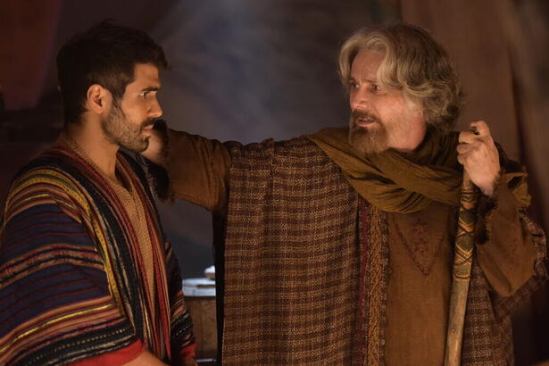 José (Juliano Laham) e Israel/Jacó (Petrônio Gontijo) no capítulo de Gênesis, exibido no dia 31 de agosto na Record TV