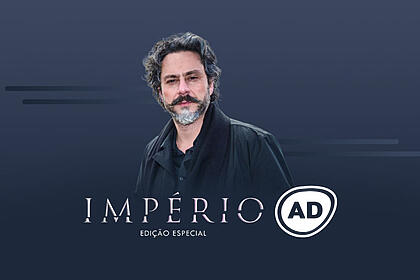 Comendador ao lado do logo do resumo da novela império