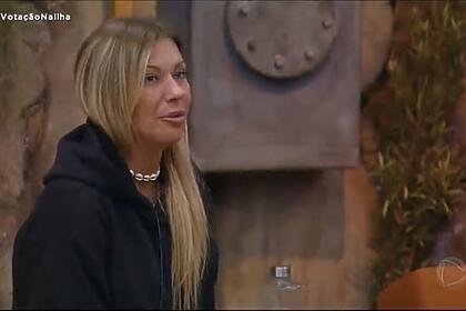 Antonela resolvei abrir o coração para seus rivais na caverna do exílio no episódio desta quarta-feira (1) do ilha record. Para tentar apaziguar o clima pesado, a ex-bbb assumiu seus erros e pediu perdão. "eu me tornei uma jogadora ruim, quero sair daqui em paz", desabafou a loira.