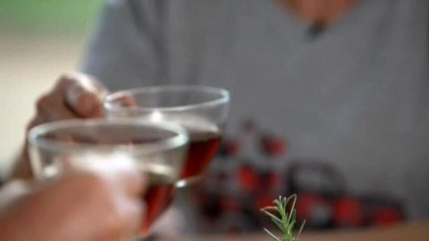 Duas xícaras de café em uma imagem de divulgação do episódio sobre café no Globo Repórter