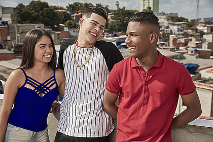Bruna Mascarenhas, Jottapê e Christian Malheiros em cena da série 'Sintonia' da Netflix