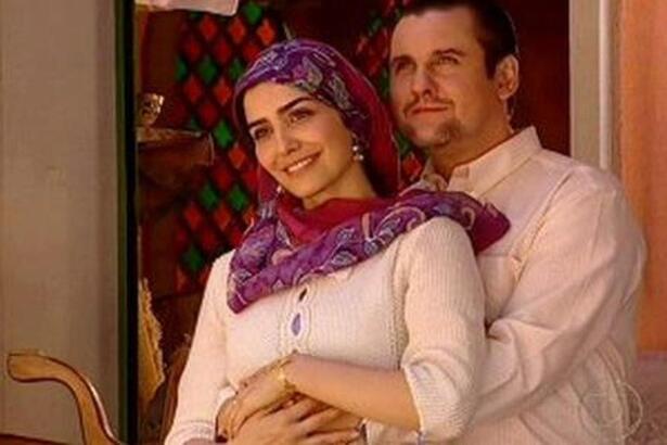 Mohamed (Antonio Calloni) e Latiffa (Leticia Sabatella) em trecho da novela O Clone