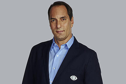 Edmundo em foto de divulgação da band, utilizando o uniforme da equipe esportiva