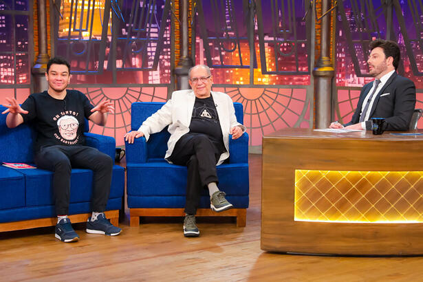 Igor Guimarães, Saulo Laranjeira e Danilo Gentili nos estúdios do The Noite