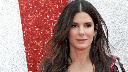 Sandra Bullock posa para foto, atriz protagoniza Imperdoável da Netflix