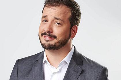 Rafael Cortez num fundo branco