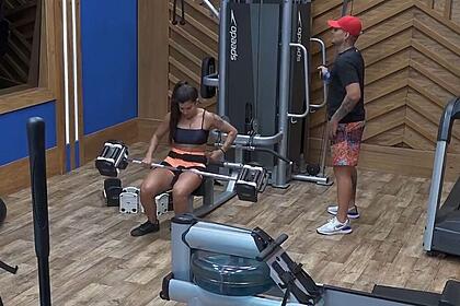 Marina e MC Gui enquanto estavam na academia de A Fazenda 13, declararam torcer pela eliminação de Lary Bottino. A dupla chamou a roceira de chata e intrometida.
