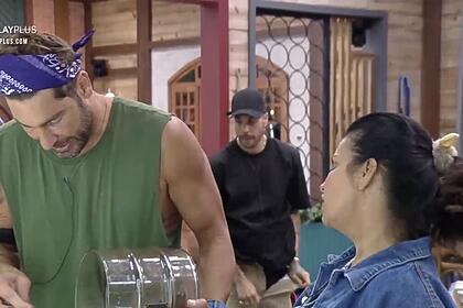 Solange ficou visivelmente irritada com Victor e Gui, após escutar que ela dorme muito. Após ouvir o deboche de Victor, Solange pediu para ser respeitada.
