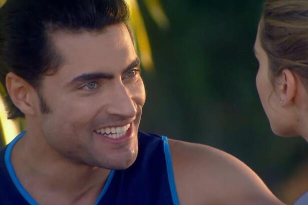 Ator Carlo Porto em cena da novela Carinha de Anjo
