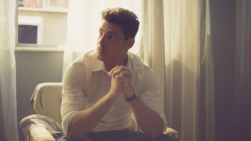 Cauã Reymond em cena da novela Um Lugar ao Sol