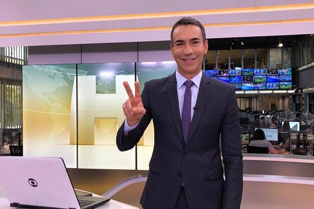 Cesar Tralli nos estúdios do Jornal Hoje
