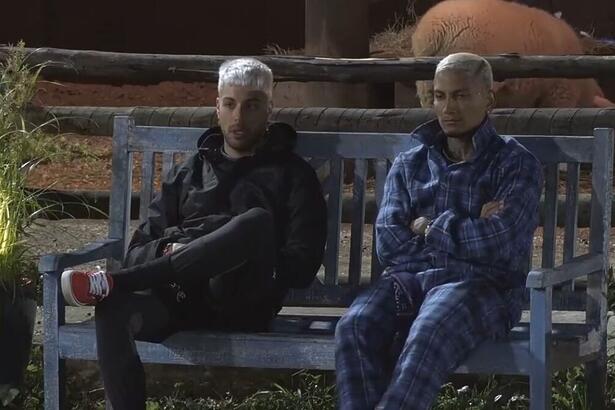 Gui Araujo em conversa com Dynho na baia de A Fazenda 13, fez críticas sobre o jogo de Bil. O modelo acusou o ex-BBB de agir por conveniência.