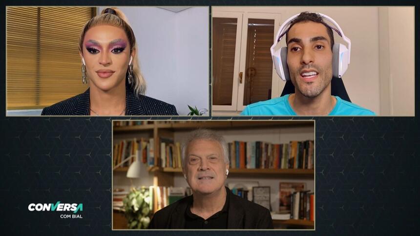 Pabllo Vittar e Douglas Souza, junto com Pedro Bial, durante entrevista por videoconferencia para o Conversa com Bial
