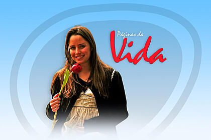 Protagonista de páginas da vida ao lado do logo do resumo semanal da novela, exibida no canal viva