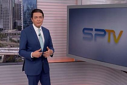 Alan Severiano nos estúdios do SP1, em frente ao telão