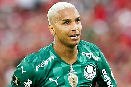 Deyverson comemorando gol com a camisa do palmeiras na final da llibertadores