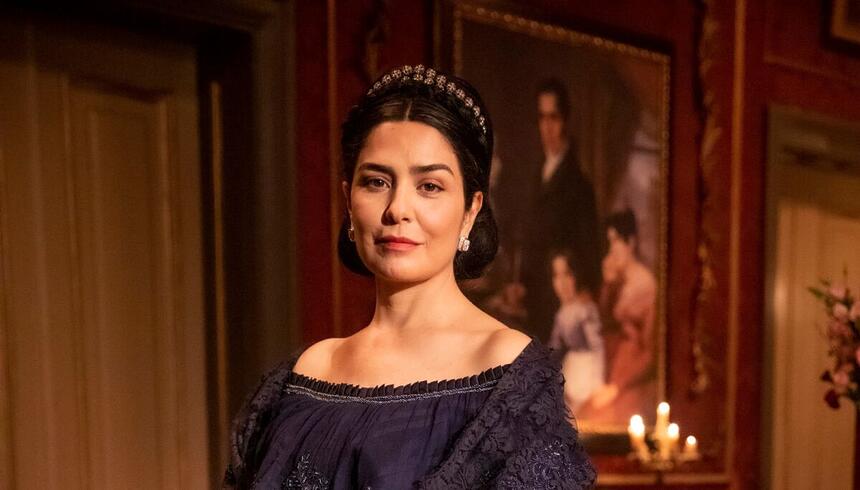Leticia Sabatella caracterizada como Teresa Cristina