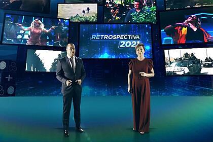Luiz Fara Monteiro ao lado de Christina Lemos na gravação da Retrospectiva 2021 da Record TV