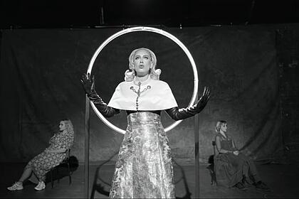 Adele em cena de 'Oh My God'
