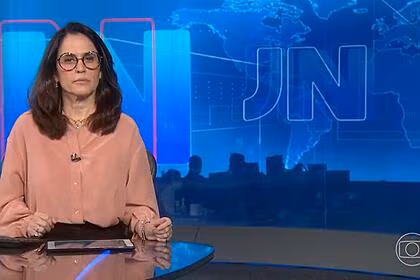 Ana Luiza Guimarães na bancada do Jornal Nacional