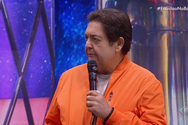 Faustão com semblante triste em um dos momentos do programa desta quinta-feira, 27 de janeiro de 2022