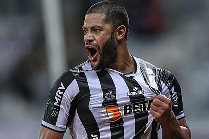 Hulk comemorando gol com a camisa do Atlético/MG