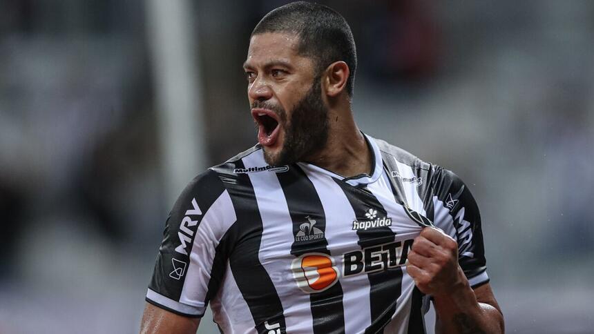 Hulk comemorando gol com a camisa do Atlético/MG