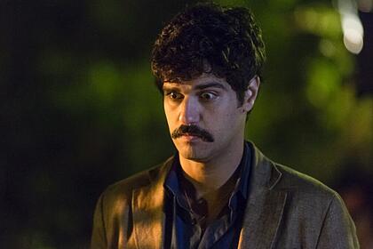 Ator bruno cabrerizo, como laurentino, em cena da novela ouro verde